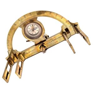 GRAPHOMÈTRE OU DEMI-CERCLE D'ARPENTEUR
