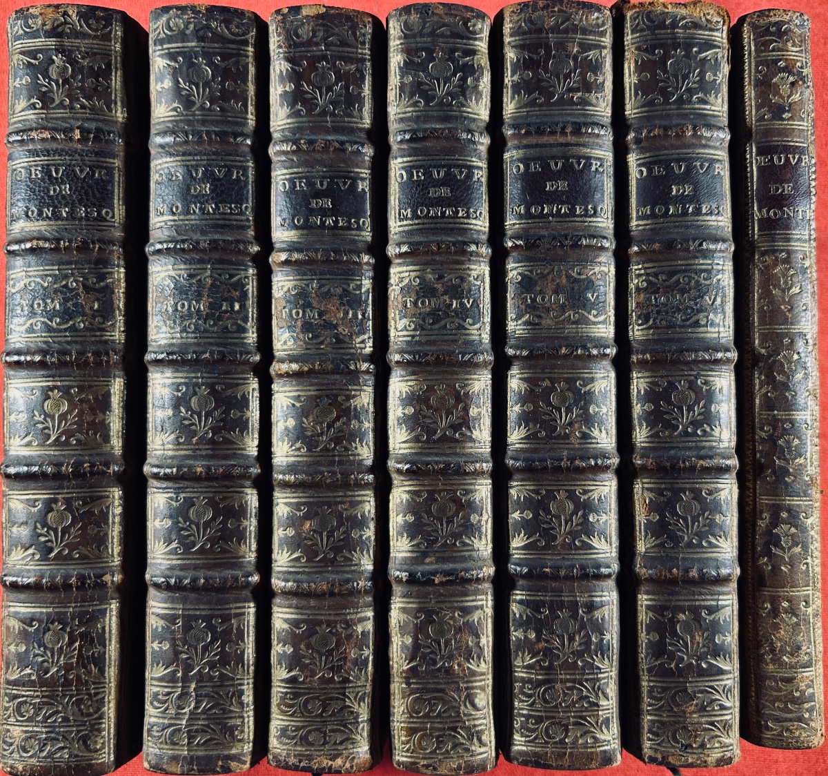 MONTESQUIEU - Oeuvres de Montesquieu. Chez Arkstée & Merkus, chez De Bure, 1764, 7 volumes.