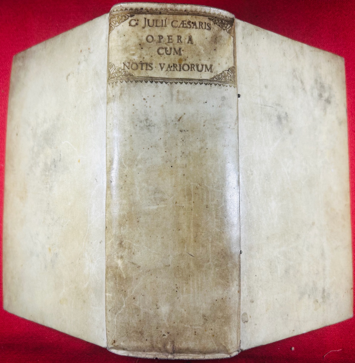 The Complete Works Of C. Julius Caesar, With The Unabridged Annotations Of Vossius And Davisius … 1713.-photo-8