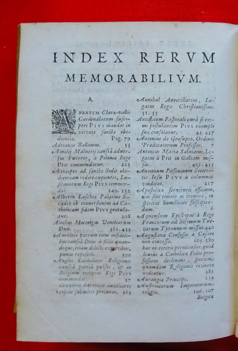 GOUBAU et PIE V - Apostolicarum Pii Quinti Pont. Max. Livre religieux imprimé par PLANTIN. 1640-photo-4