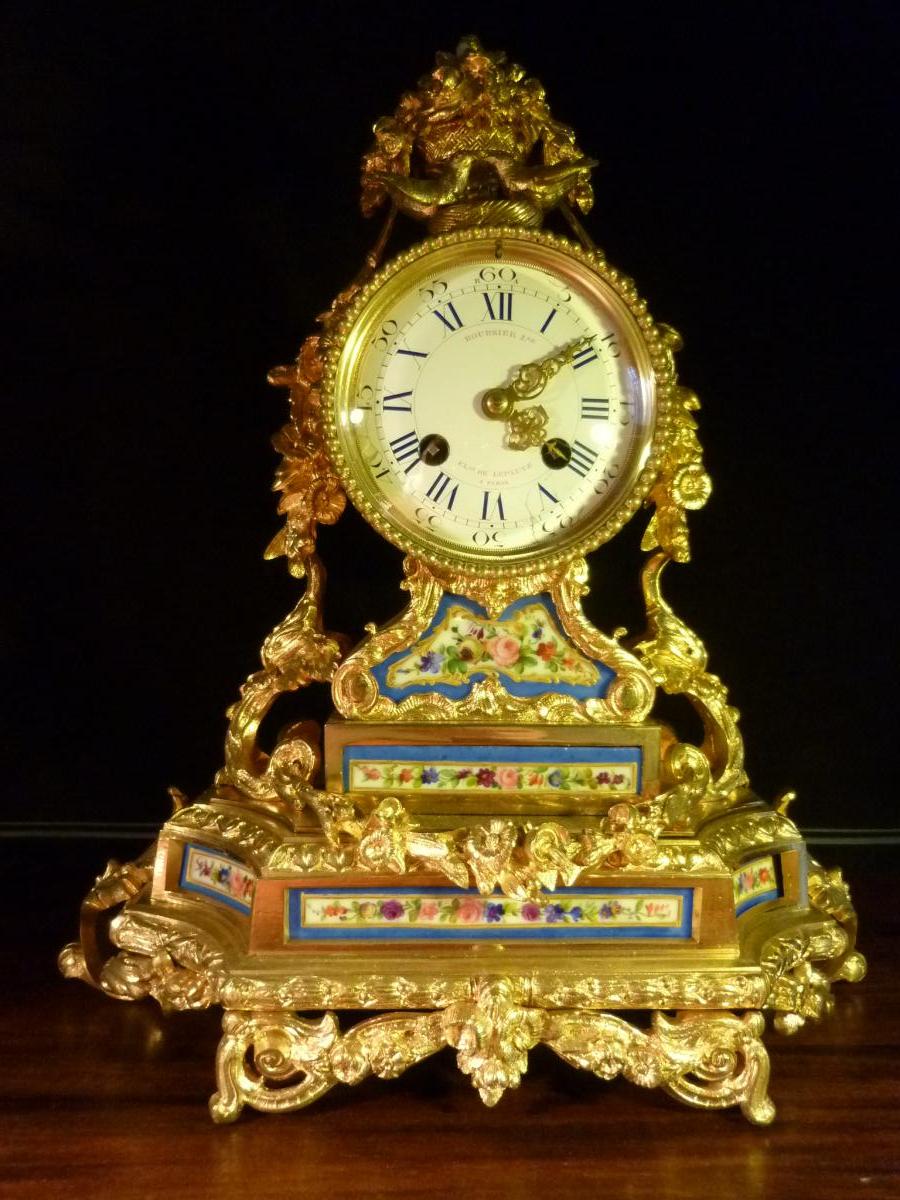 Pendule En Bronze Dore Signée Boursier Jeune