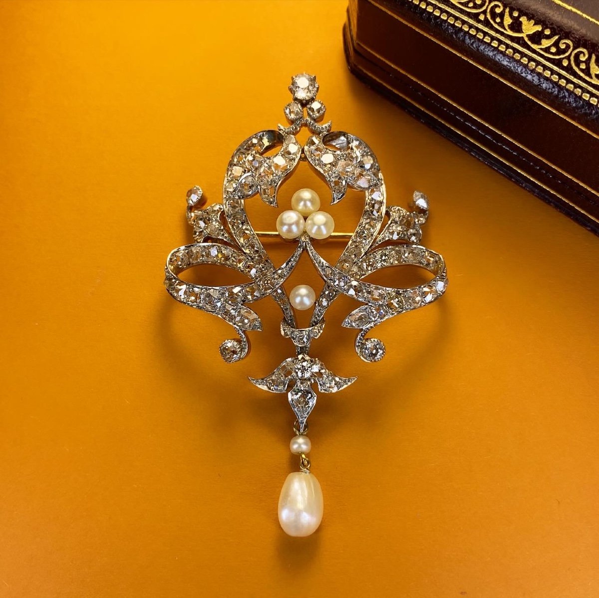 Art Nouveau Brooch In Gold, Silver, Diamonds And Pearls