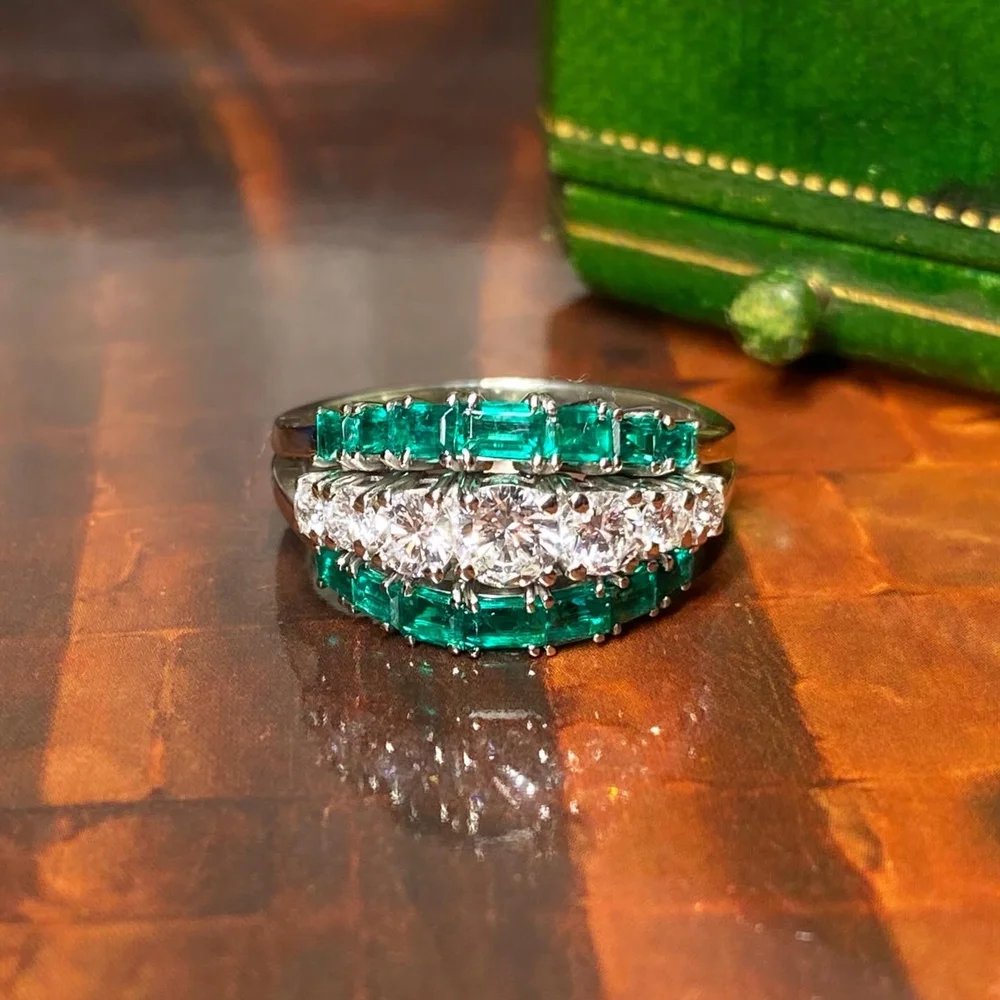 Bague vintage en or, diamants et émeraude