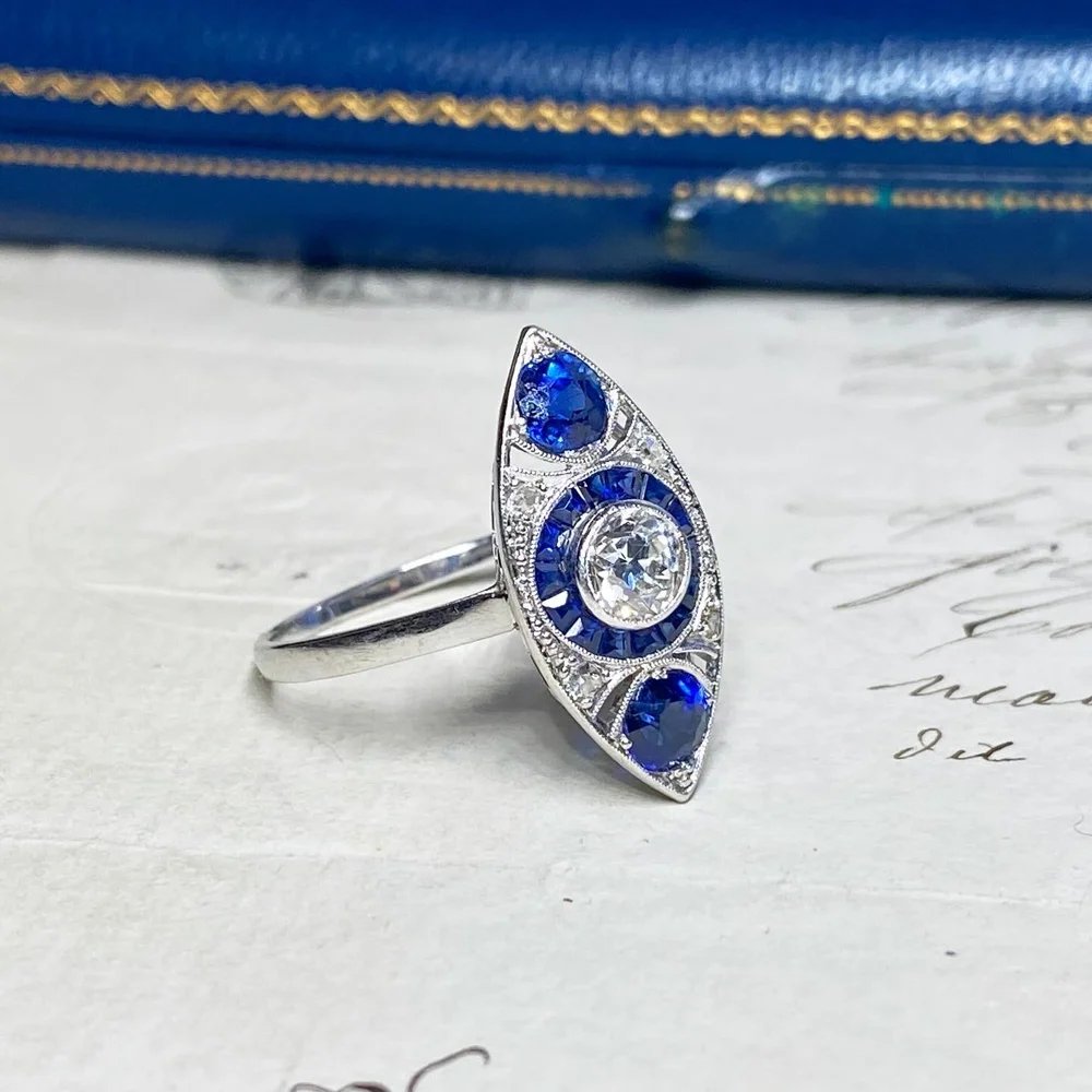Bague art déco en platine, saphirs et diamants