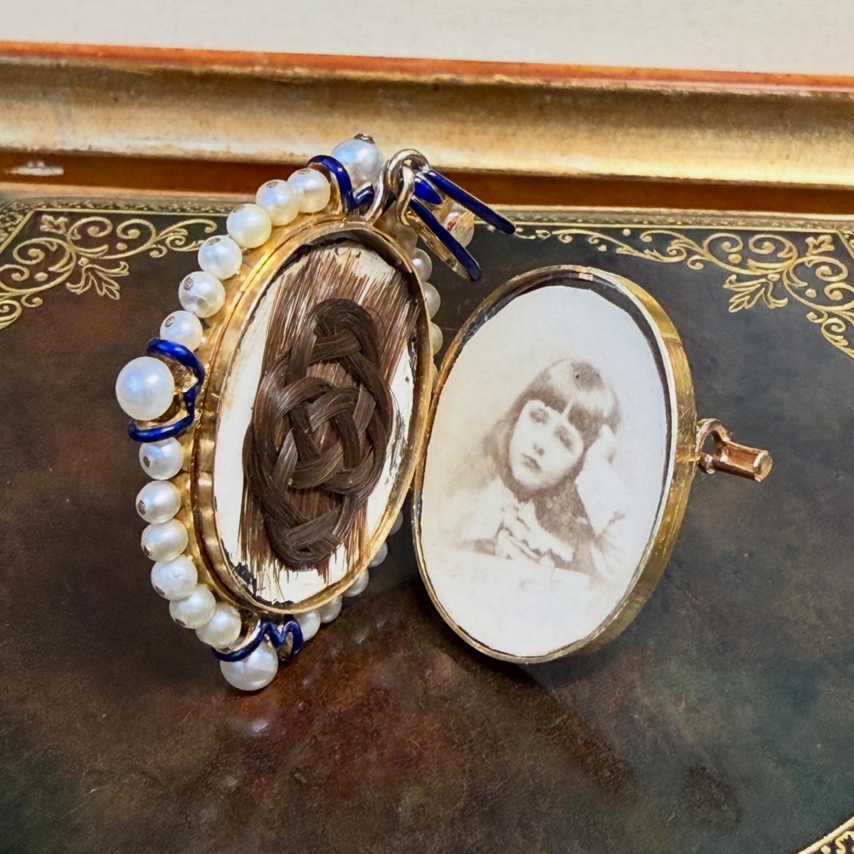 Pendentif porte-souvenir en or, diamants et perles-photo-2
