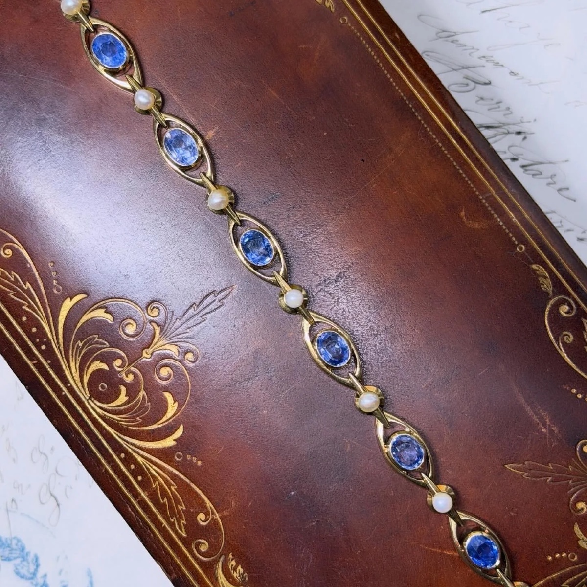 Bracelet ancien en or, saphir et perle