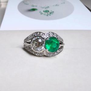 Bague vintage en platine, diamant et émeraude