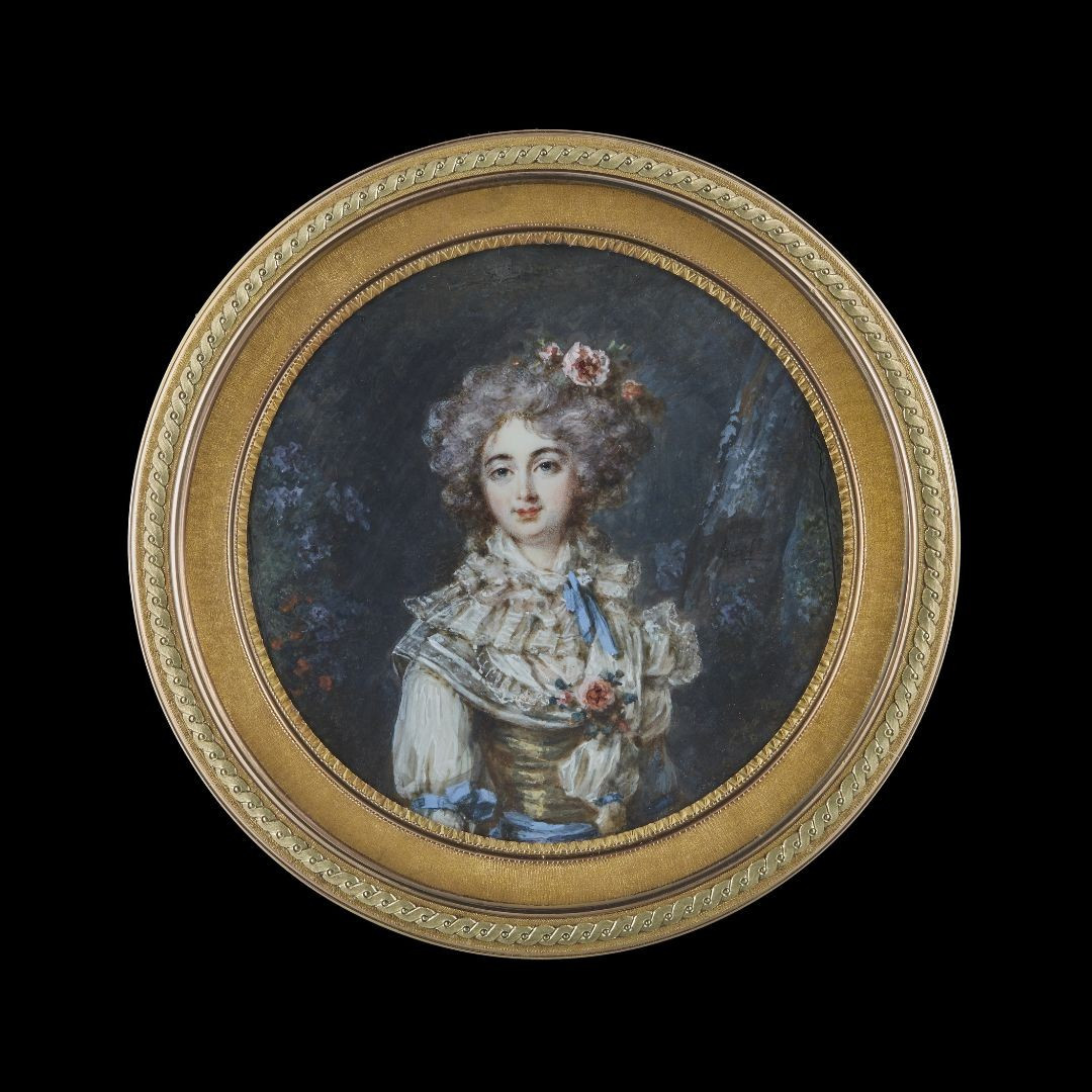 Miniature de portrait d'une dame, debout dans un paysage boisé
