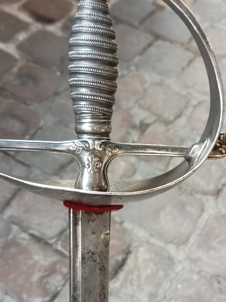 Épée en argent d'officier du Corps des Hallebardiers de la Garde Royale d'Espagne, 19e, 1833-photo-1