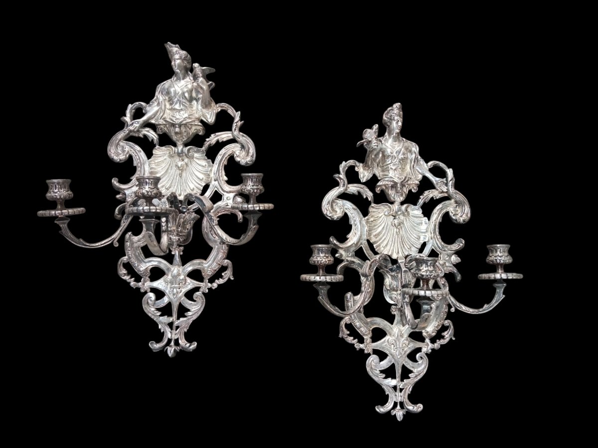 grandes appliques en bronze argenté à trois bras de lumière style Régence, fleurs de lys, 19e