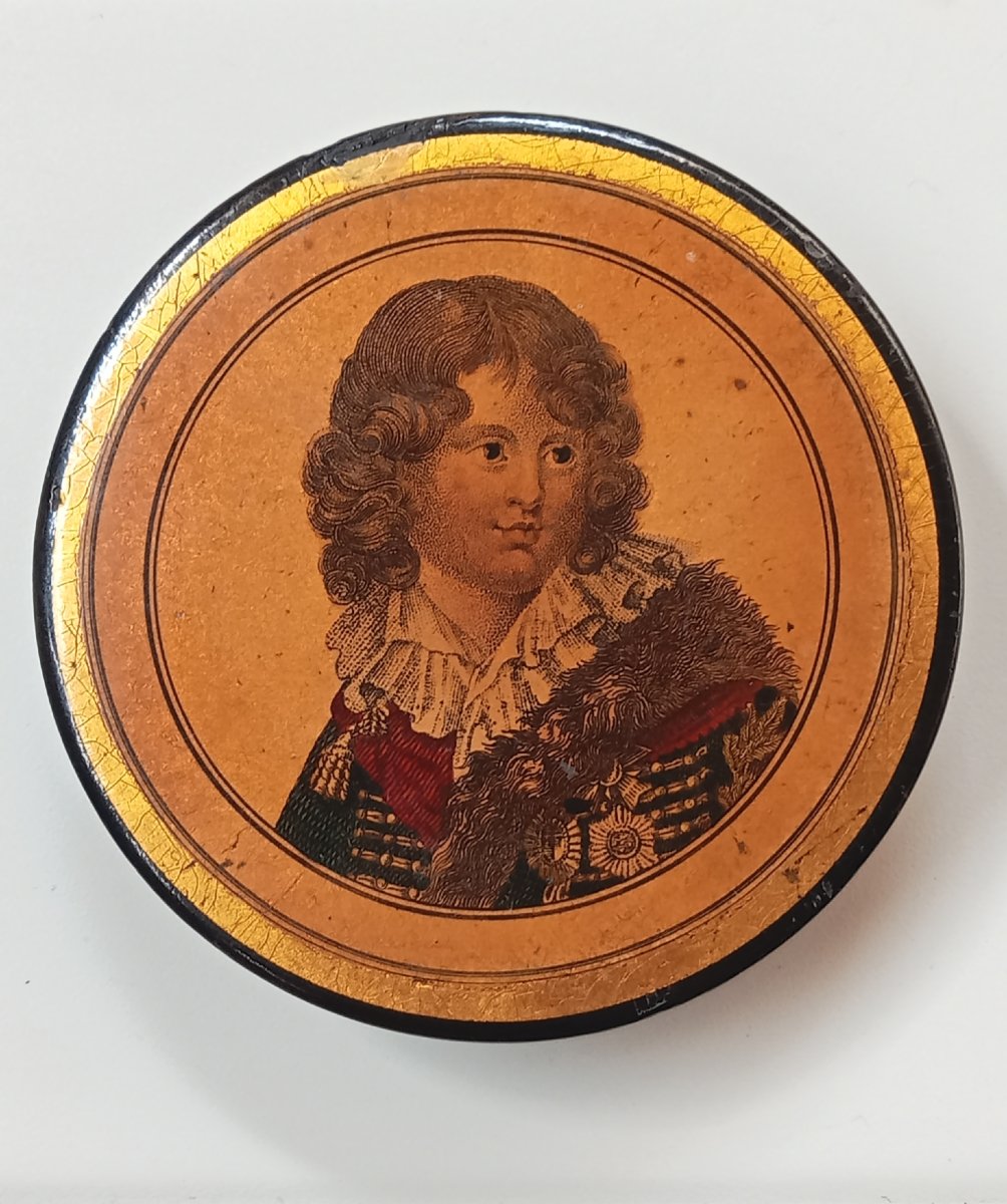 boite ronde tabatière, portrait du Roi de Rome, fils de Napoléon 1er, en carton verni, 19e
