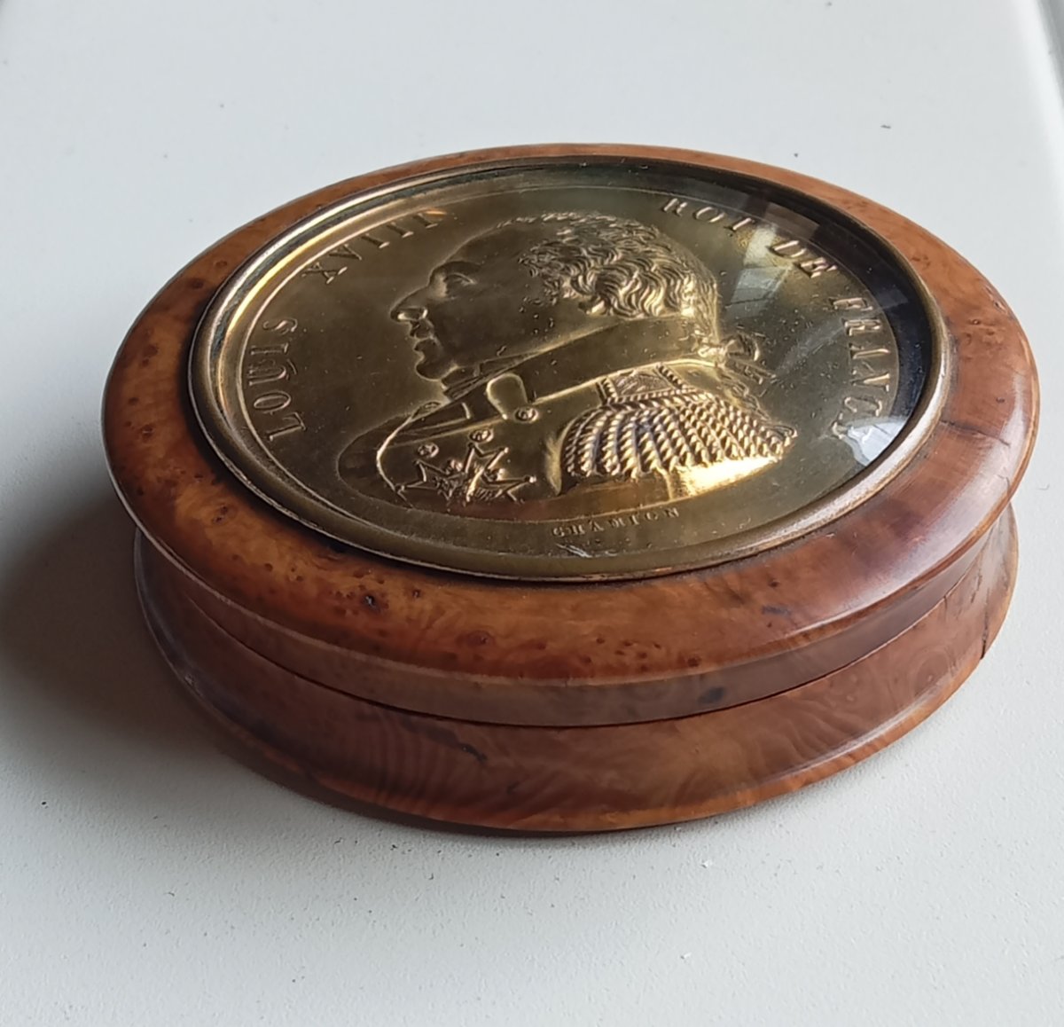 boite tabatière  médaille dorée Louis XVIII Roi de France signée Chamion, 19e Restauration -photo-4