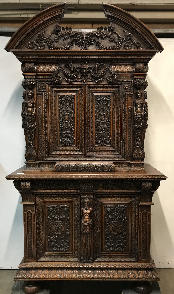 Armoire deux corps de style Renaissance française du XIXe siècle en noyer
