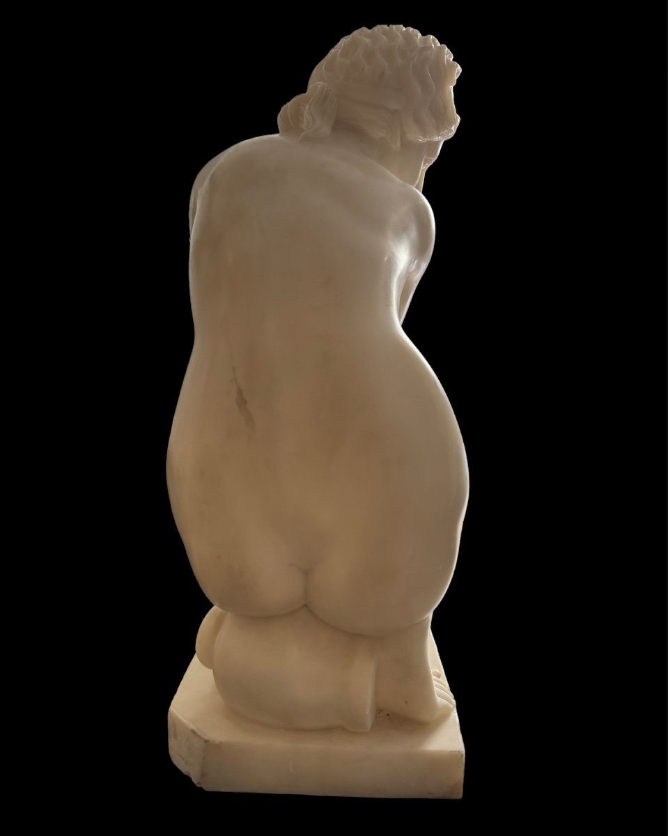 Sculpture Représentant Vénus Accroupie XXème Siècle-photo-7