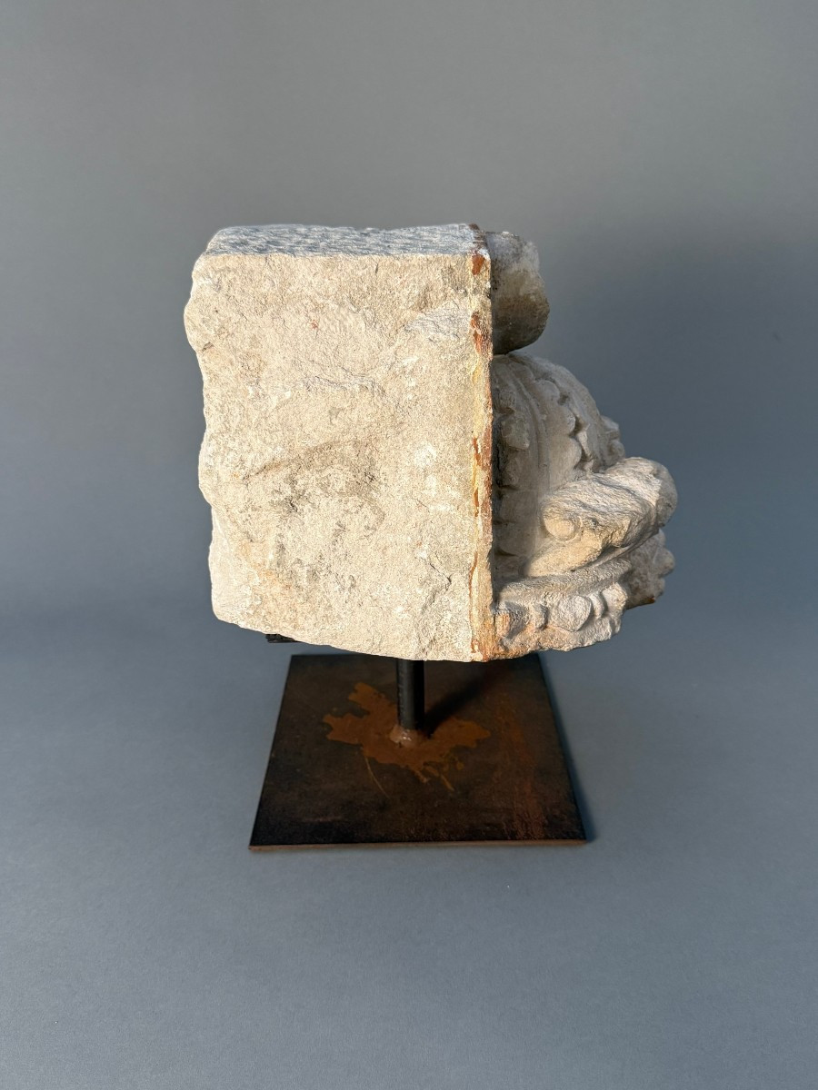 Fragment de sculpture en pierre - seconde moitié du XVe siècle -photo-3
