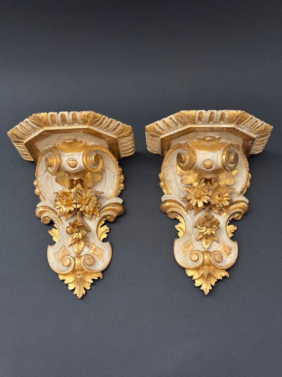 Pair Of Gilded Brackets - 18th Century