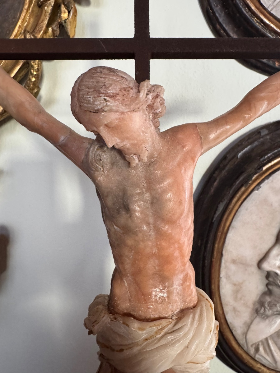 Christ en albâtre rose. XVIIIe siècle-photo-2