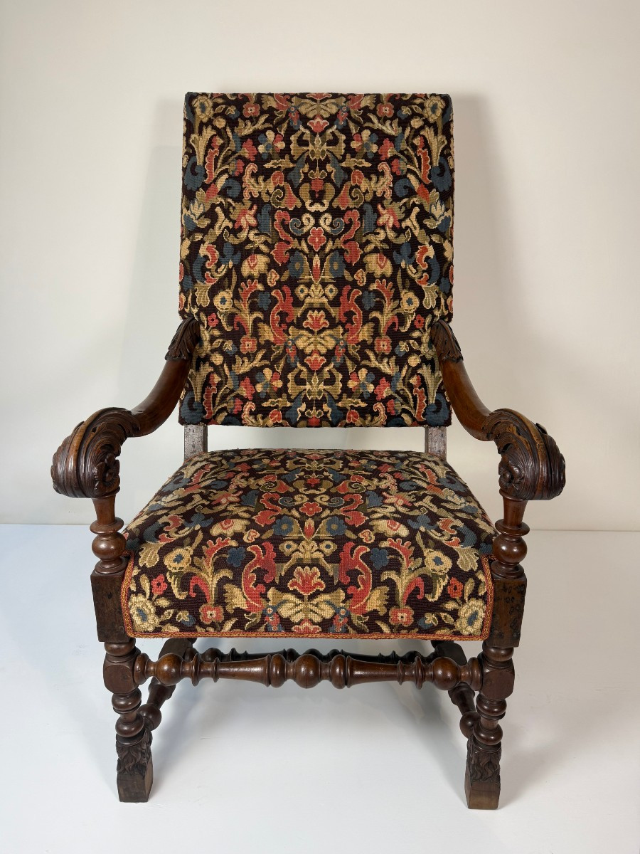 Carved Walnut Armchair - 17th Century, Lombardy -photo-2