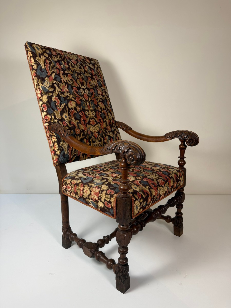 Carved Walnut Armchair - 17th Century, Lombardy -photo-3