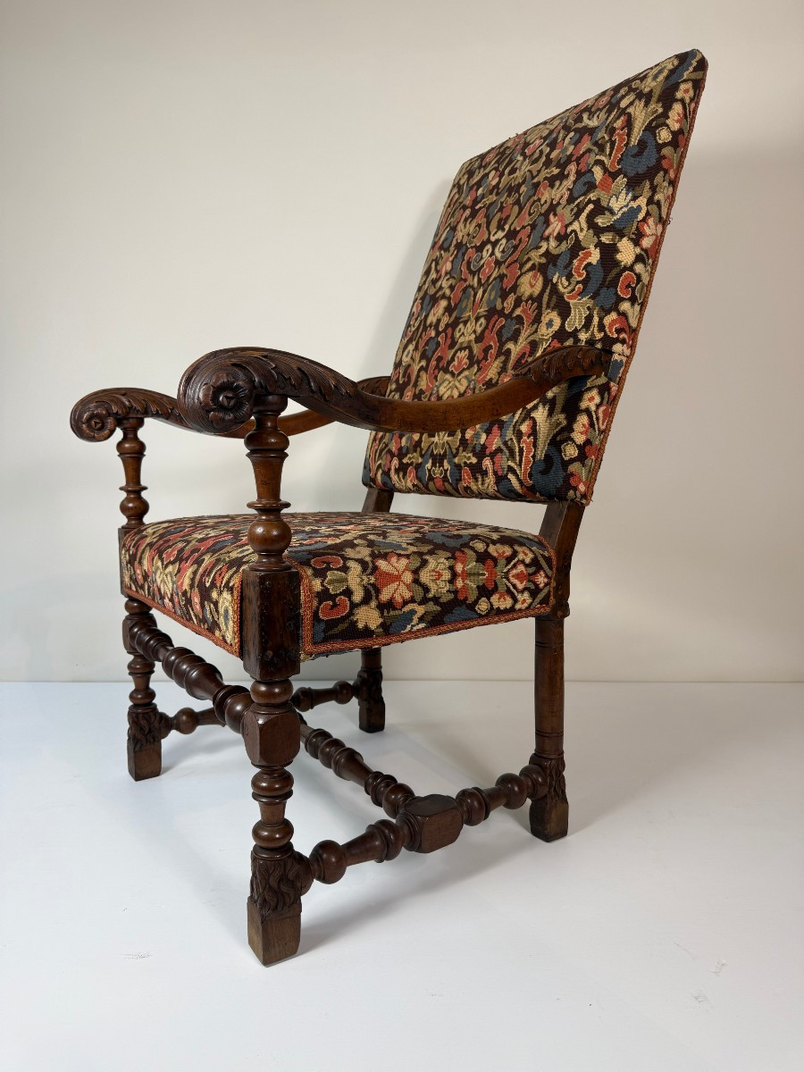 Carved Walnut Armchair - 17th Century, Lombardy -photo-4