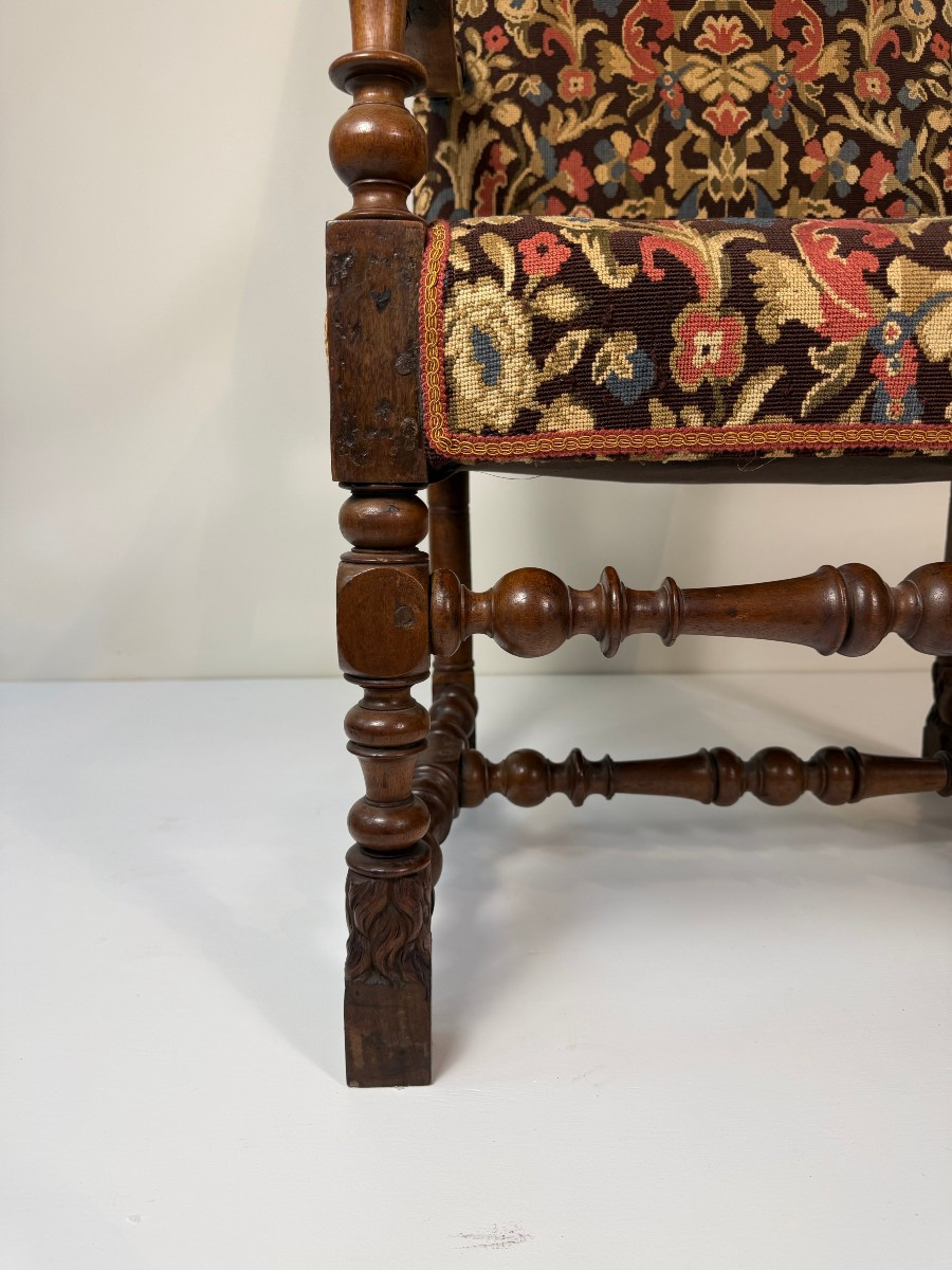 Carved Walnut Armchair - 17th Century, Lombardy -photo-2