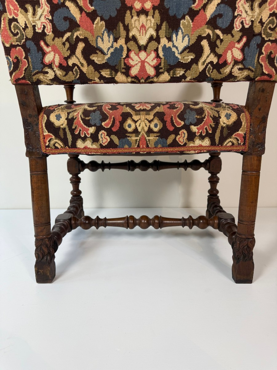 Carved Walnut Armchair - 17th Century, Lombardy -photo-7