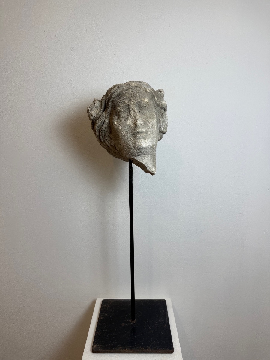 Sculpture en pierre représentant un visage de femme. XVIIIe siècle-photo-2