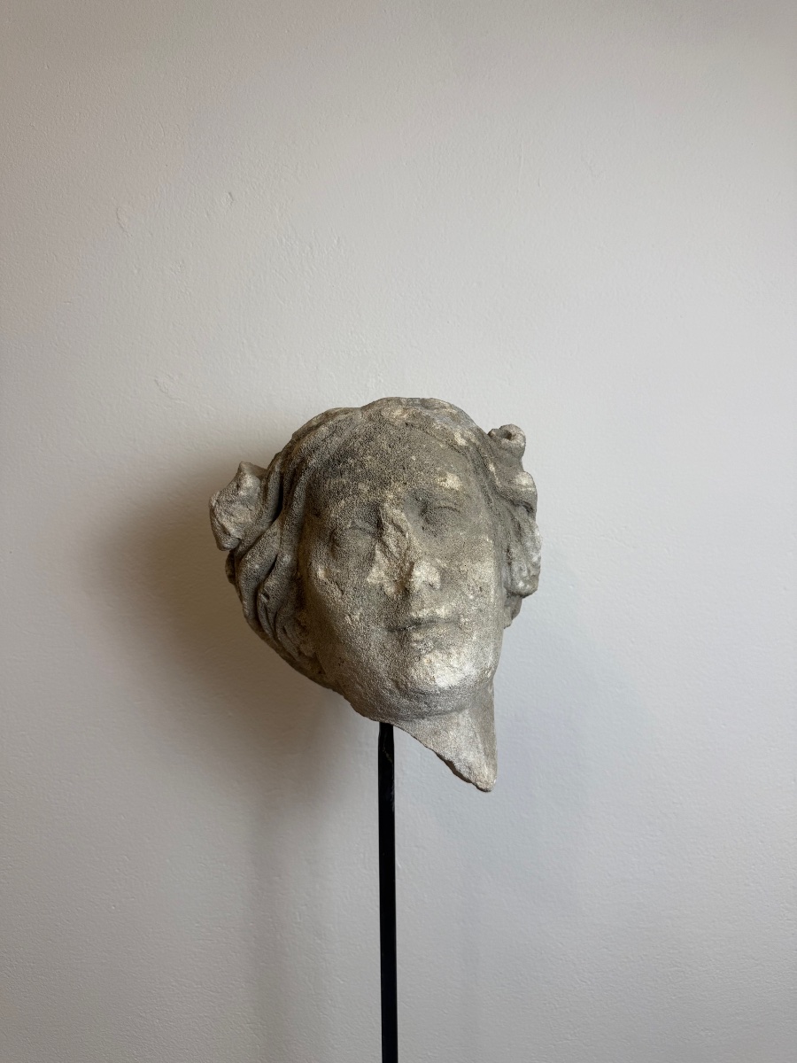 Sculpture en pierre représentant un visage de femme. XVIIIe siècle-photo-4