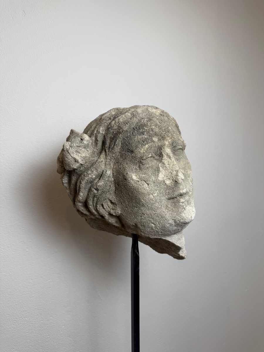 Sculpture en pierre représentant un visage de femme. XVIIIe siècle-photo-3