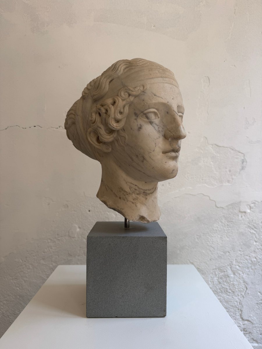 Sculpture en marbre représentant la tête d'une jeune femme - seconde moitié du XIXe siècle-photo-2