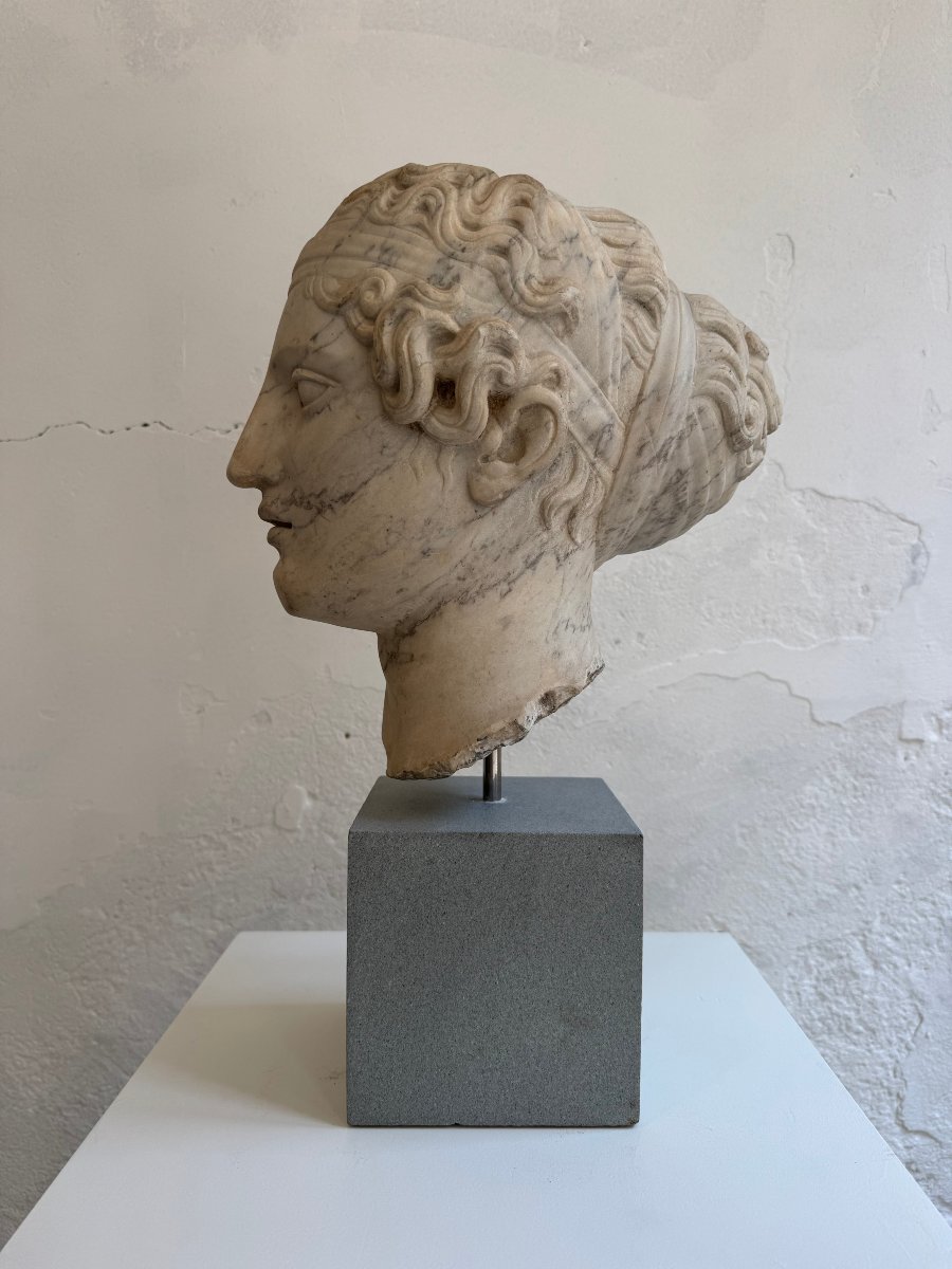 Sculpture en marbre représentant la tête d'une jeune femme - seconde moitié du XIXe siècle-photo-2