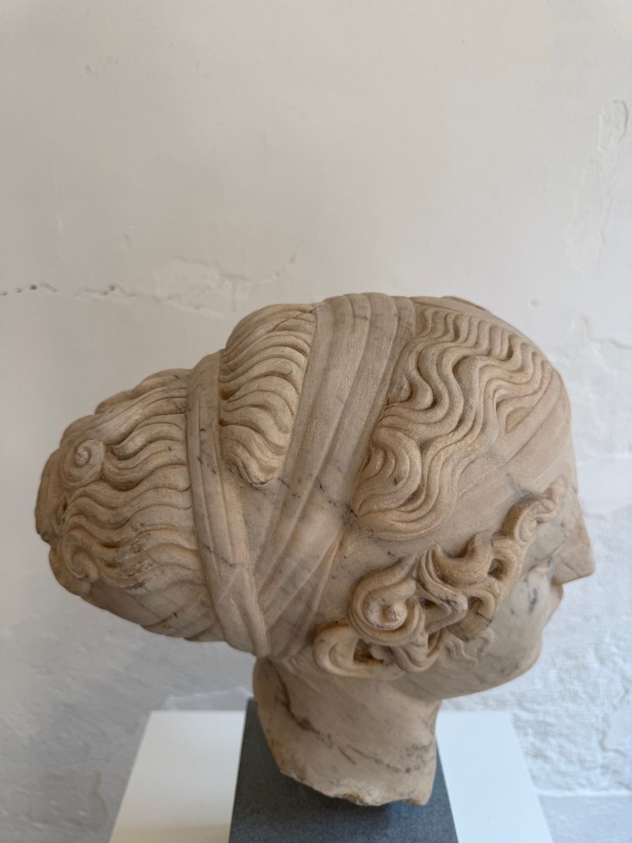 Sculpture en marbre représentant la tête d'une jeune femme - seconde moitié du XIXe siècle-photo-5