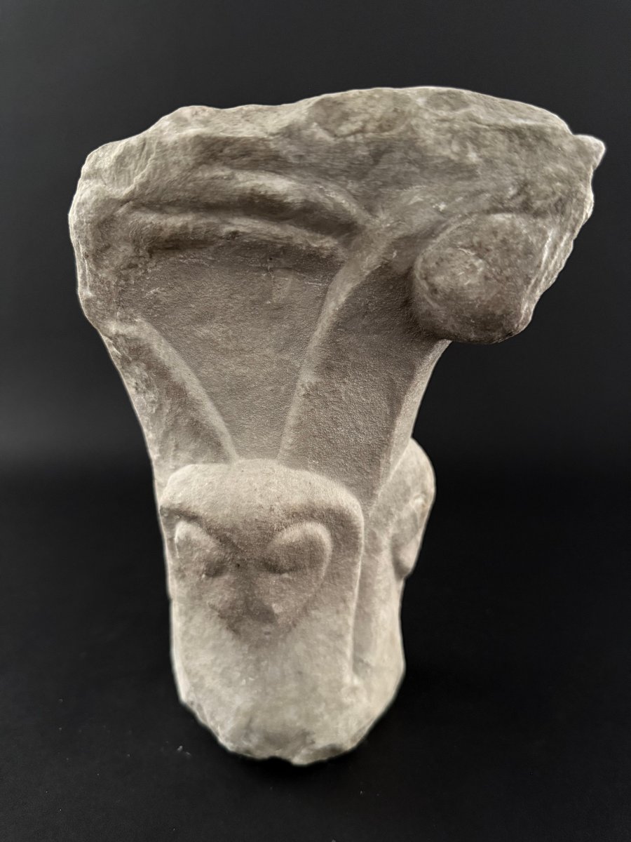 Fragment de chapiteau roman en marbre - XIIe siècle. Italie-photo-3