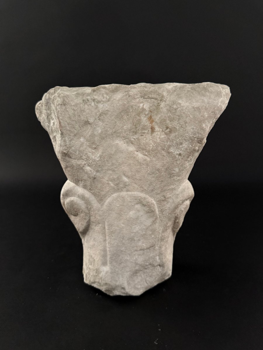 Fragment de chapiteau roman en marbre - XIIe siècle. Italie-photo-1