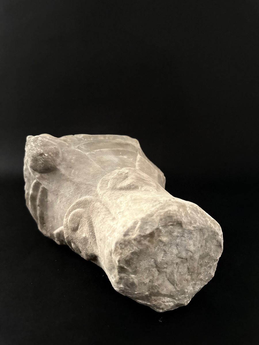 Fragment de chapiteau roman en marbre - XIIe siècle. Italie-photo-6