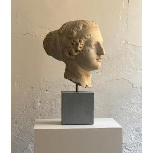 Sculpture en marbre représentant la tête d'une jeune femme - seconde moitié du XIXe siècle