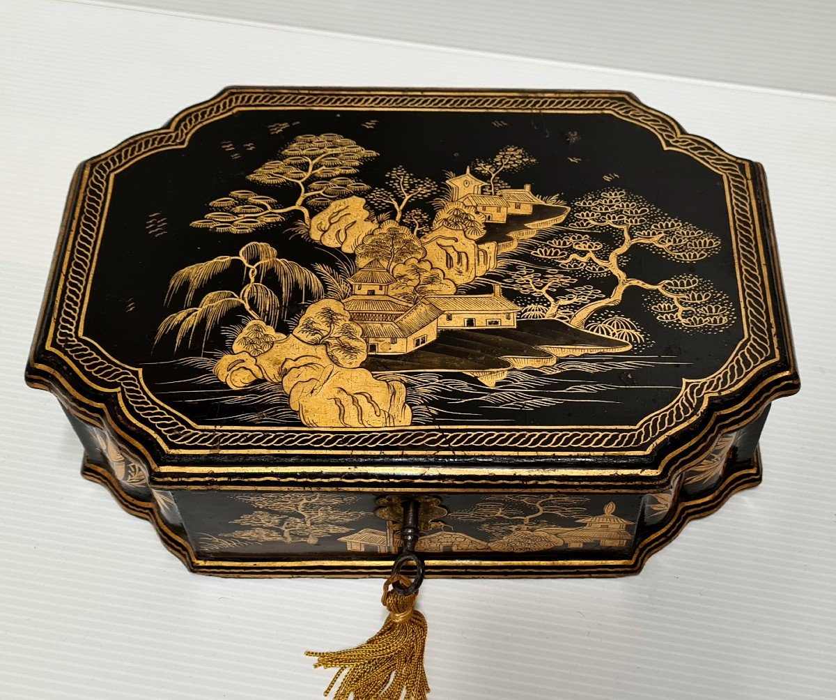 Chinese Lacquer Box Box 18th Louis XV Period Golden Landscape Decor -photo-2