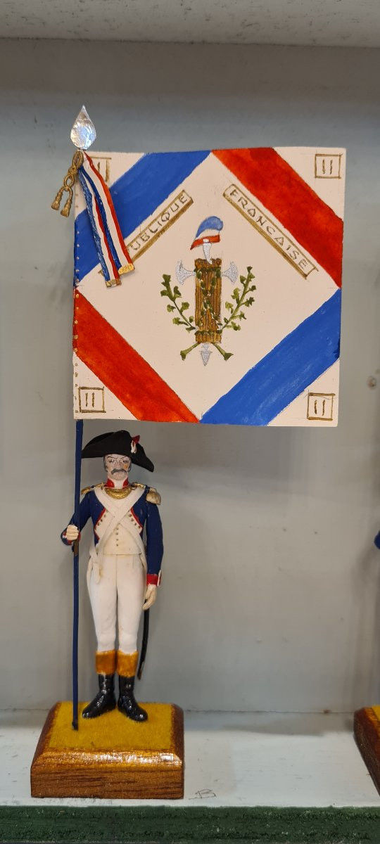 Coffret vitrine figurine soldat porte drapeau armée Francaise Napoléonienne -photo-3