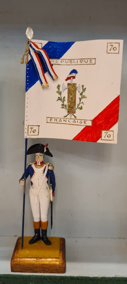 Coffret vitrine figurine soldat porte drapeau armée Francaise Napoléonienne -photo-4