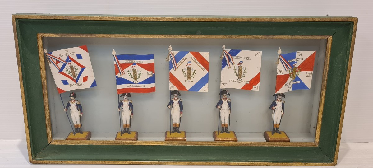 Coffret vitrine figurine soldat porte drapeau armée Francaise Napoléonienne 