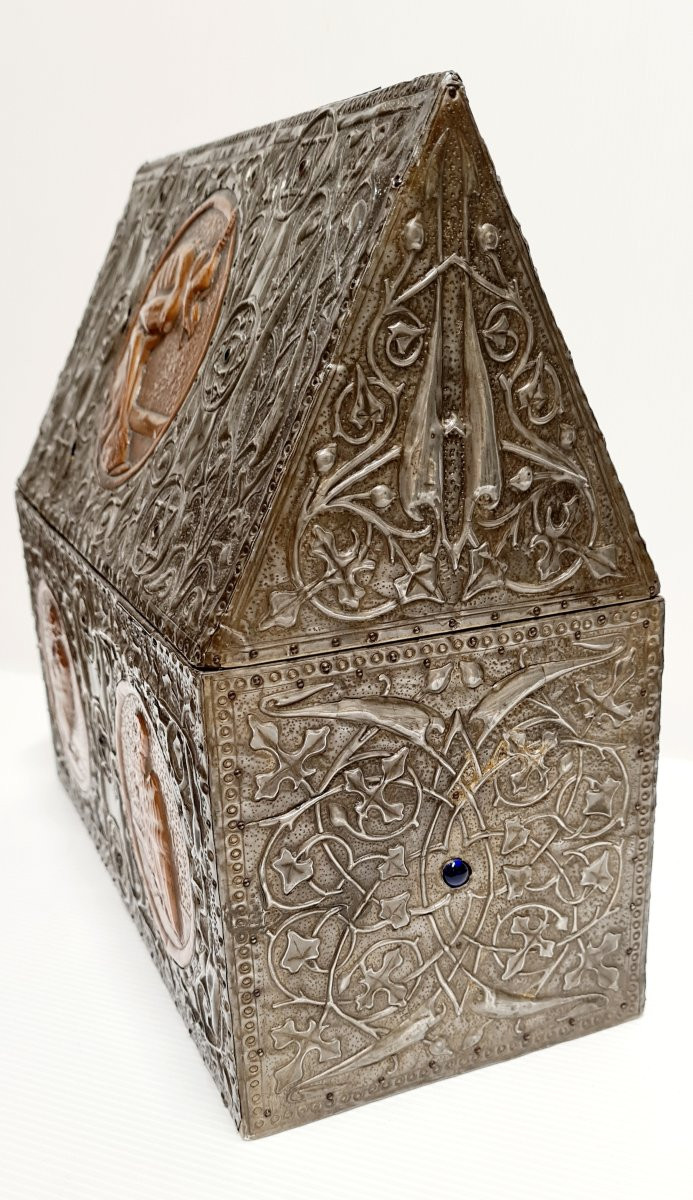 Coffret Alfred Daguet boite châsse art nouveau décor gothique étain repoussé -photo-2