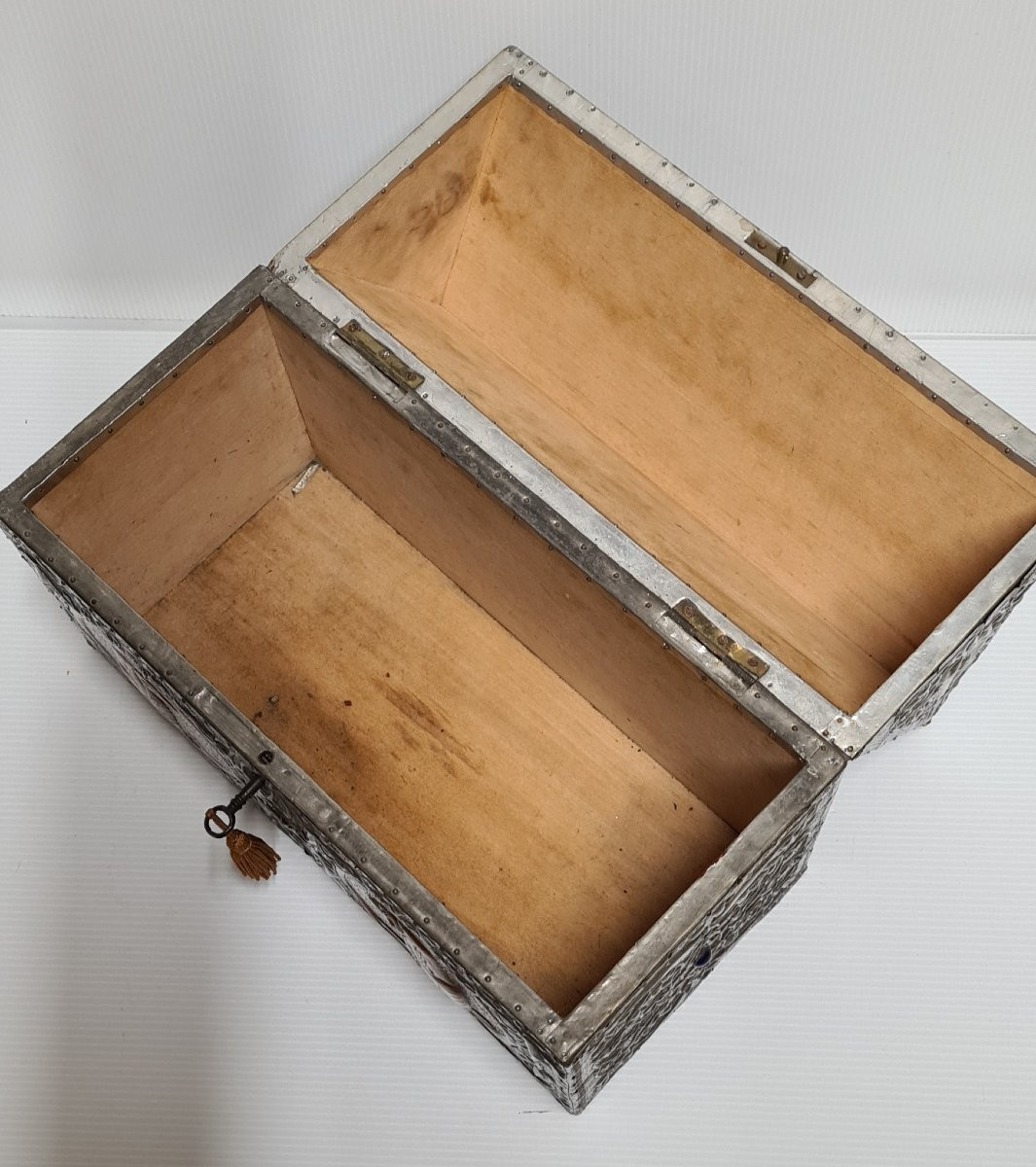 Coffret Alfred Daguet boite châsse art nouveau décor gothique étain repoussé -photo-5