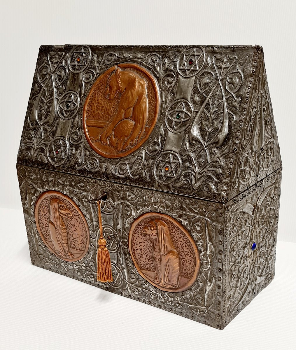 Coffret Alfred Daguet boite châsse art nouveau décor gothique étain repoussé -photo-7