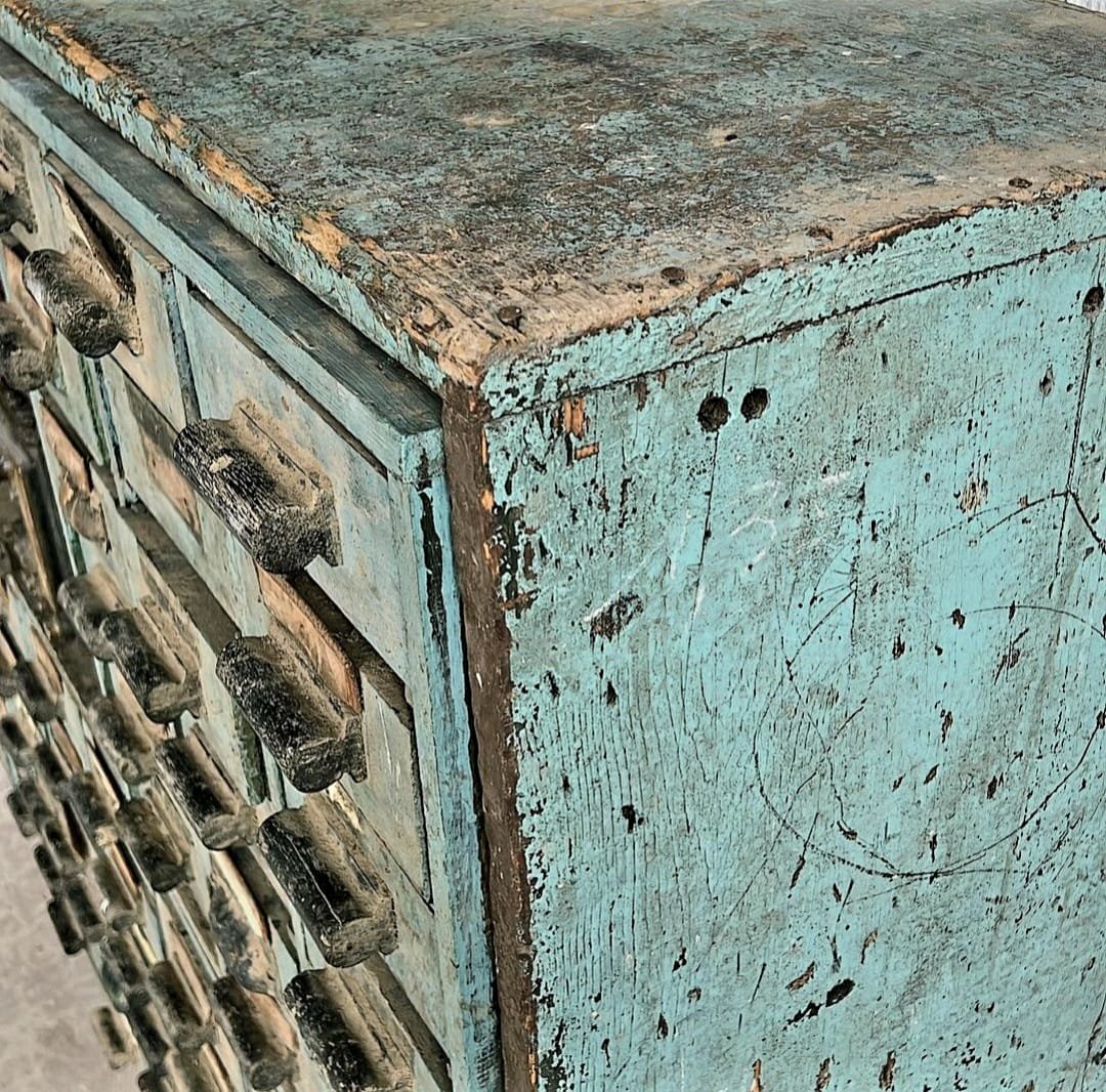 A Professional-style Cabinet With Drawers-photo-2