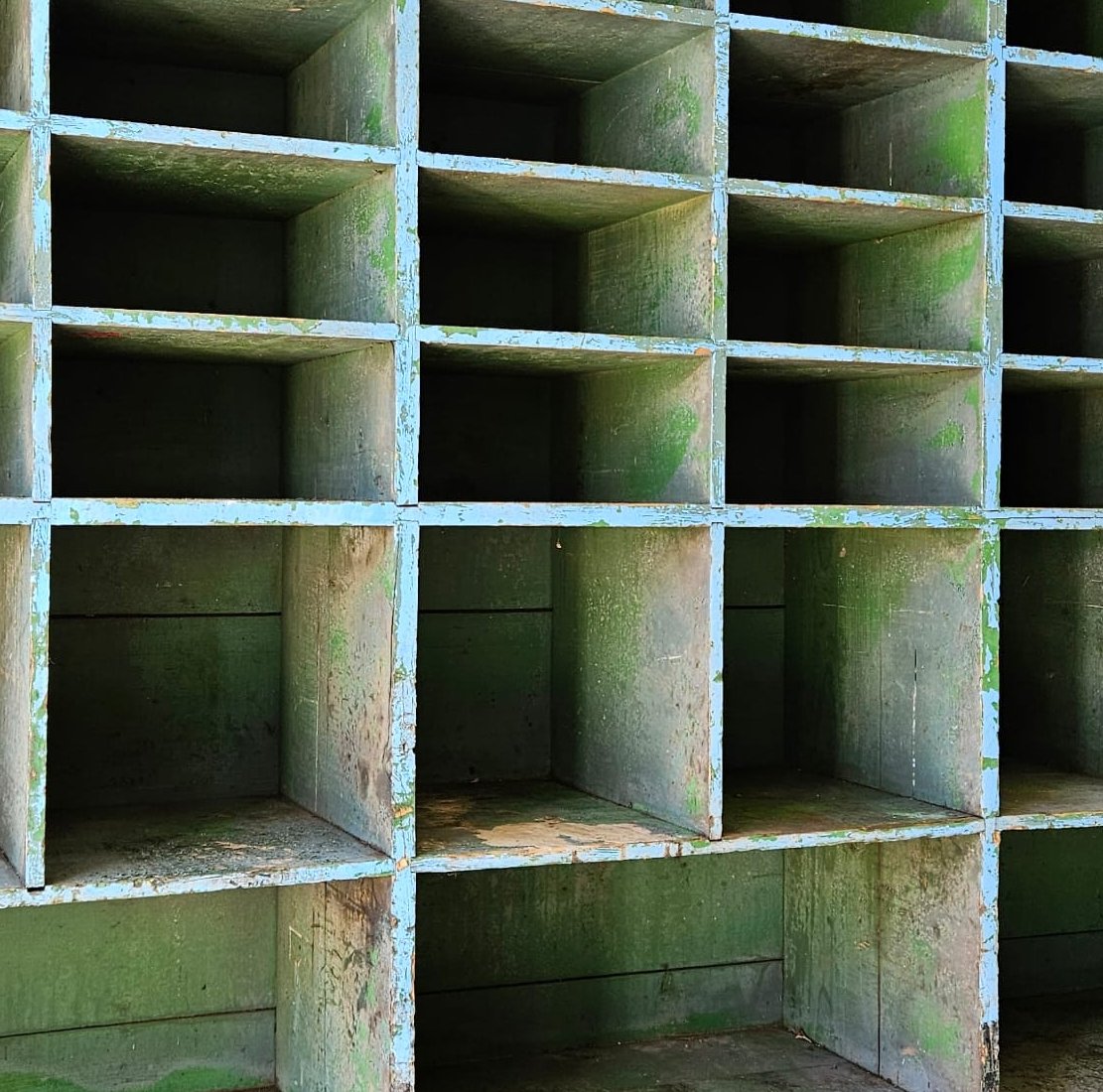 Shelving Unit For A Professional Workshop -photo-2