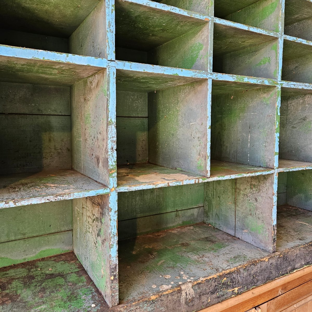 Shelving Unit For A Professional Workshop -photo-4