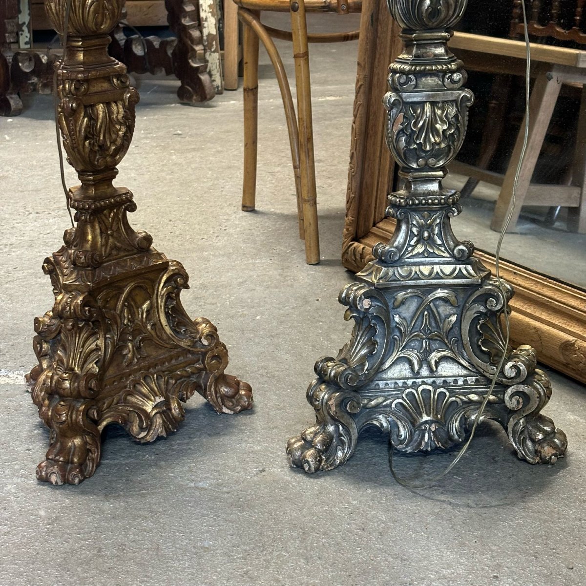 Paire de lampadaires en bois doré et argenté-photo-2