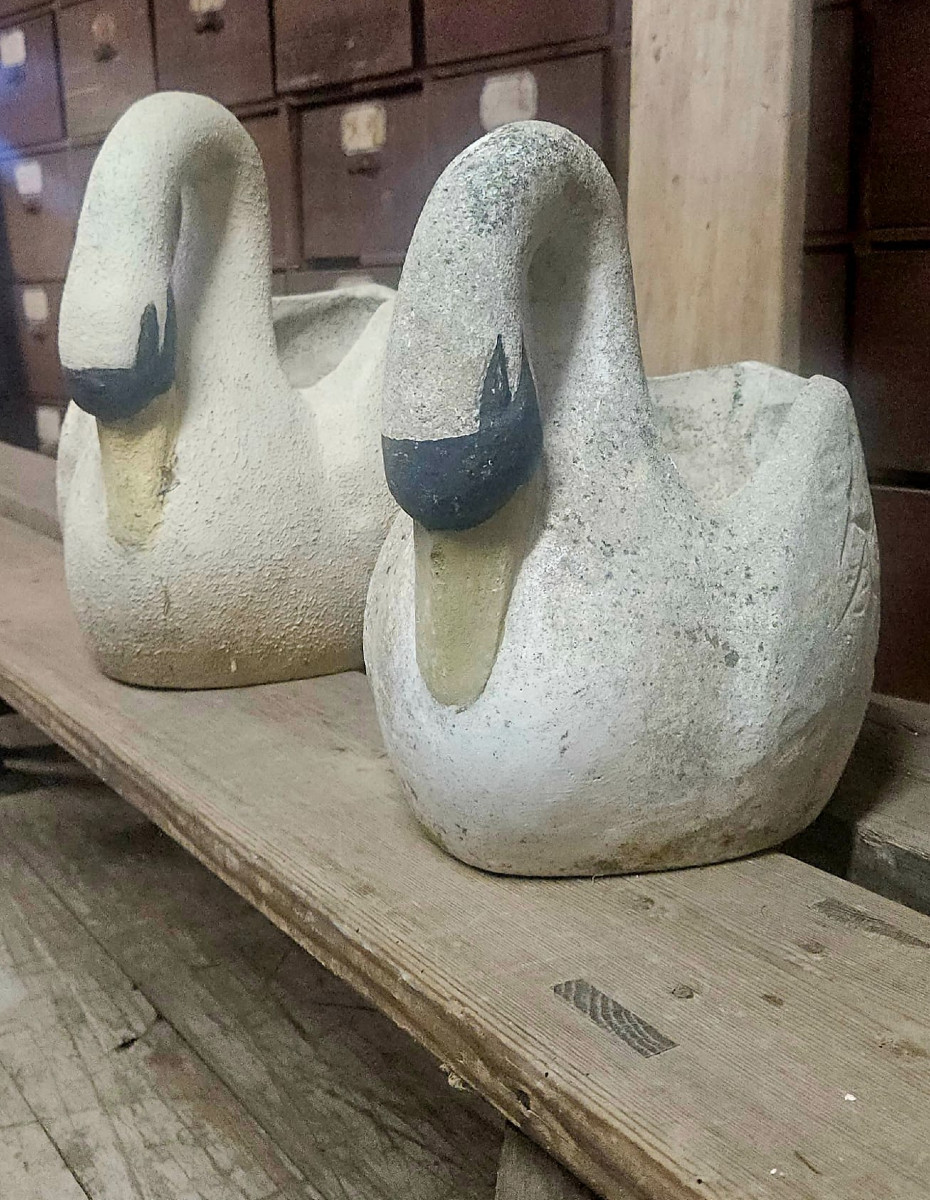 paire de jardinières cygnes