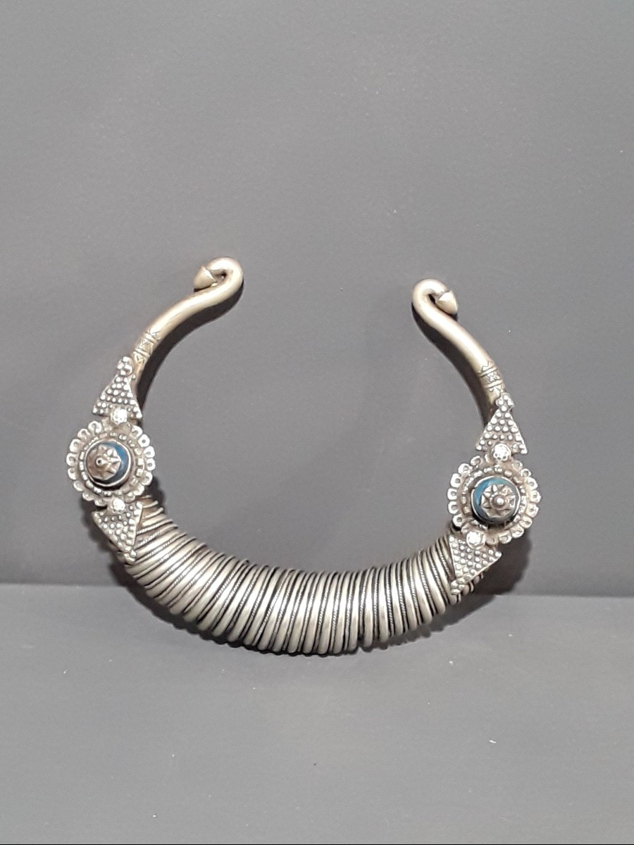 Important collier Torque Asie centrale 