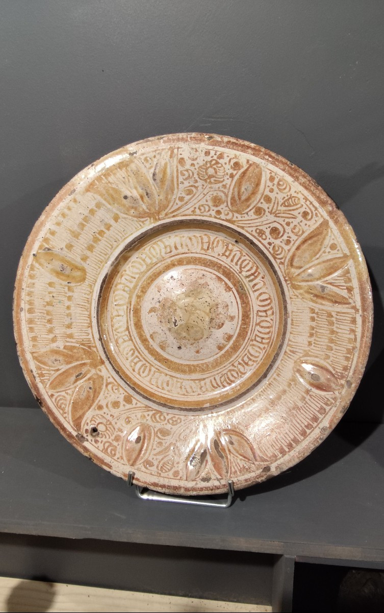 17th-century Hispano-moorish Dish 